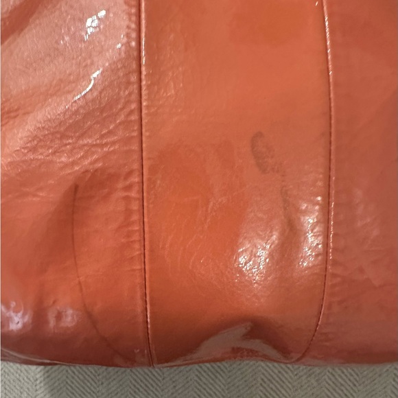 Vintage Coach Peach Patent Leather Shoulder Bag with Gold-Tone Lock - Picture 7 of 11